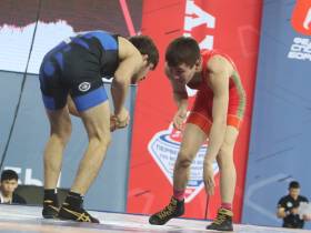 Якутский борец Данил Мохначевский завоевал право бороться за бронзовую медаль первенства России