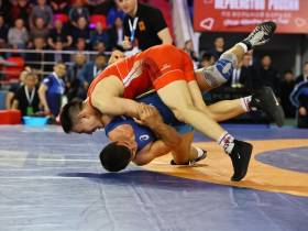 Два борца из Якутии вышли в полуфинал первенства России по вольной борьбе