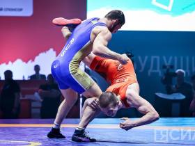 В Якутске определены медалисты по шести весовым категориям первенства России по вольной борьбе