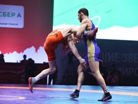 В Якутске определены медалисты по шести весовым категориям первенства России по вольной борьбе