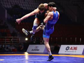 В Якутске выявили сильнейших борцов страны юниорского возраста на первенстве России