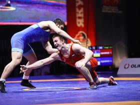 В Якутске выявили сильнейших борцов страны юниорского возраста на первенстве России