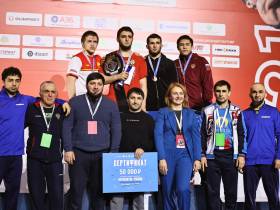 В Якутске выявили сильнейших борцов страны юниорского возраста на первенстве России