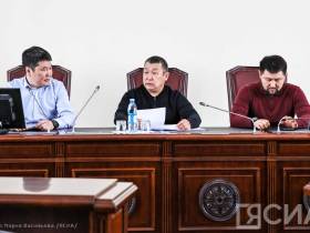 Дмитрий Садовников поручил усилить работу по откачке талых вод в Якутске