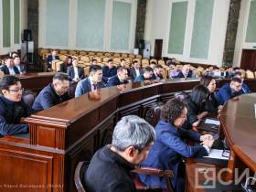 Дмитрий Садовников поручил усилить работу по откачке талых вод в Якутске