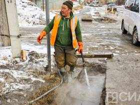 Дмитрий Садовников поручил усилить работу по откачке талых вод в Якутске