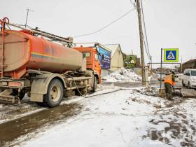 Дмитрий Садовников поручил усилить работу по откачке талых вод в Якутске