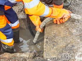 Дмитрий Садовников поручил усилить работу по откачке талых вод в Якутске