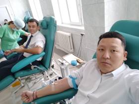 Более ста членов и сторонников «Единой России» в Якутии поддержали акцию по сдаче донорской крови