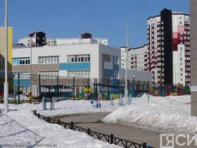 Айсен Николаев поручил усилить уборку территорий школ и детских садов Якутска от снега и талых вод