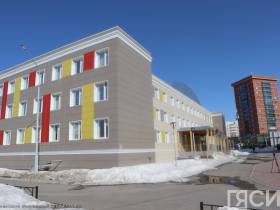 Айсен Николаев поручил усилить уборку территорий школ и детских садов Якутска от снега и талых вод