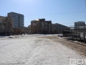 Айсен Николаев поручил усилить уборку территорий школ и детских садов Якутска от снега и талых вод