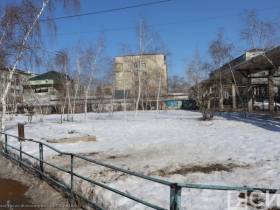 Айсен Николаев поручил усилить уборку территорий школ и детских садов Якутска от снега и талых вод