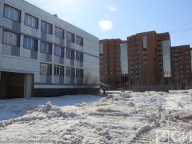 Айсен Николаев поручил усилить уборку территорий школ и детских садов Якутска от снега и талых вод