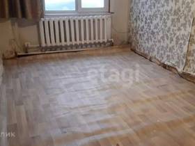 Волны на полу и ободранные обои: как выглядят самые бюджетные квартиры в Якутске