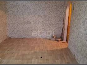 Волны на полу и ободранные обои: как выглядят самые бюджетные квартиры в Якутске