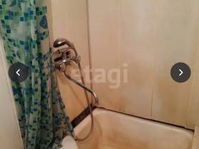 Волны на полу и ободранные обои: как выглядят самые бюджетные квартиры в Якутске