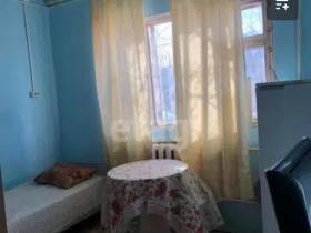 Волны на полу и ободранные обои: как выглядят самые бюджетные квартиры в Якутске