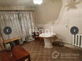 Волны на полу и ободранные обои: как выглядят самые бюджетные квартиры в Якутске