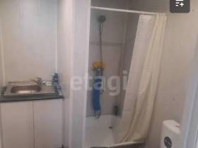 Волны на полу и ободранные обои: как выглядят самые бюджетные квартиры в Якутске