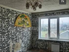 Волны на полу и ободранные обои: как выглядят самые бюджетные квартиры в Якутске