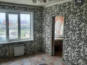 Волны на полу и ободранные обои: как выглядят самые бюджетные квартиры в Якутске