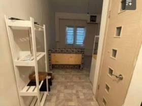 Волны на полу и ободранные обои: как выглядят самые бюджетные квартиры в Якутске