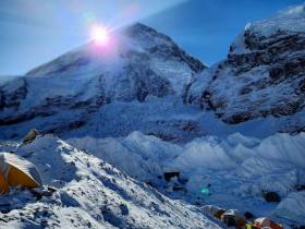 «Такая возможность бывает один раз в жизни». Первый альпинист из Якутии начал восхождение на Эверест