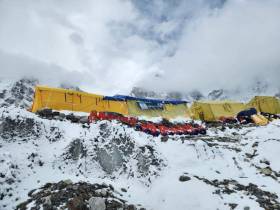 «Такая возможность бывает один раз в жизни». Первый альпинист из Якутии начал восхождение на Эверест