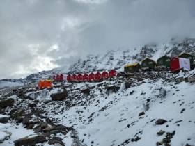«Такая возможность бывает один раз в жизни». Первый альпинист из Якутии начал восхождение на Эверест