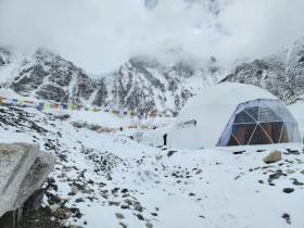 «Такая возможность бывает один раз в жизни». Первый альпинист из Якутии начал восхождение на Эверест