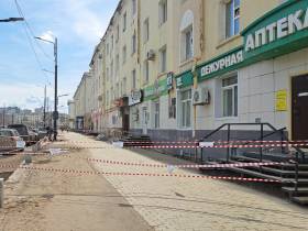 В Якутске с фасада жилого дома по проспекту Ленина обрушились кирпичи