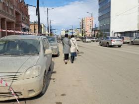 В Якутске с фасада жилого дома по проспекту Ленина обрушились кирпичи