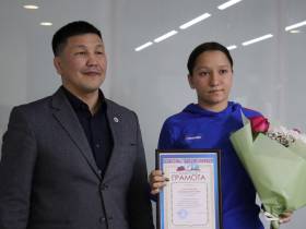 В Якутске чествовали победительницу и призёров первенства России по женской и вольной борьбе