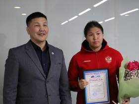 В Якутске чествовали победительницу и призёров первенства России по женской и вольной борьбе