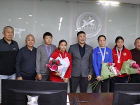 В Якутске чествовали победительницу и призёров первенства России по женской и вольной борьбе