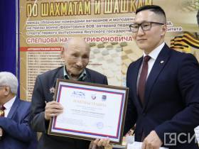 В Якутске провели матч-турнир поколений по шахматам и шашкам на призы ветерана Наума Слепцова