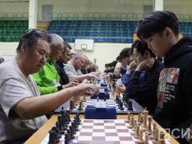 В Якутске провели матч-турнир поколений по шахматам и шашкам на призы ветерана Наума Слепцова
