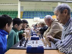 В Якутске провели матч-турнир поколений по шахматам и шашкам на призы ветерана Наума Слепцова