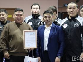 Якутским борцам вручили спортивную экипировку перед вылетом на чемпионат России