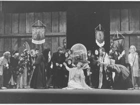 «Готовим яркую премьеру»: Русский драмтеатр отмечает 132-летие