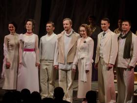 «Готовим яркую премьеру»: Русский драмтеатр отмечает 132-летие