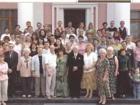 «Готовим яркую премьеру»: Русский драмтеатр отмечает 132-летие