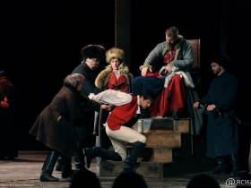 «Готовим яркую премьеру»: Русский драмтеатр отмечает 132-летие