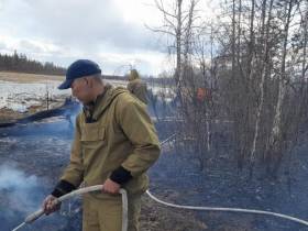 Ландшафтный пожар локализовали в пяти км от села Сунтар
