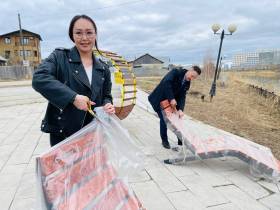 Сотрудники «Сбера» и центра «Мои документы» благоустроили Сквер молодёжи в Якутске