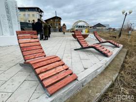 Сотрудники «Сбера» и центра «Мои документы» благоустроили Сквер молодёжи в Якутске