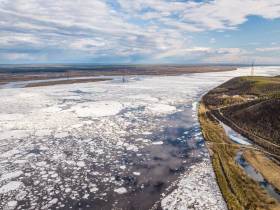 Фото: ледоход на реке Лене с Табагинского мыса