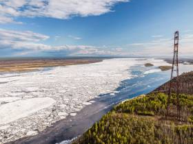 Фото: ледоход на реке Лене с Табагинского мыса