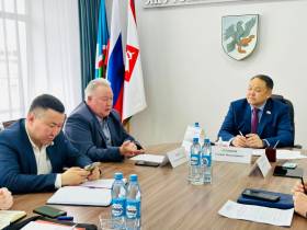 Планы по развитию пригородных автобусных маршрутов обсудили в Якутской гордуме